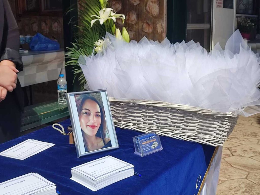 Άγιοι Ανάργυροι: Θρήνος στην κηδεία της 28χρονης Κυριακής