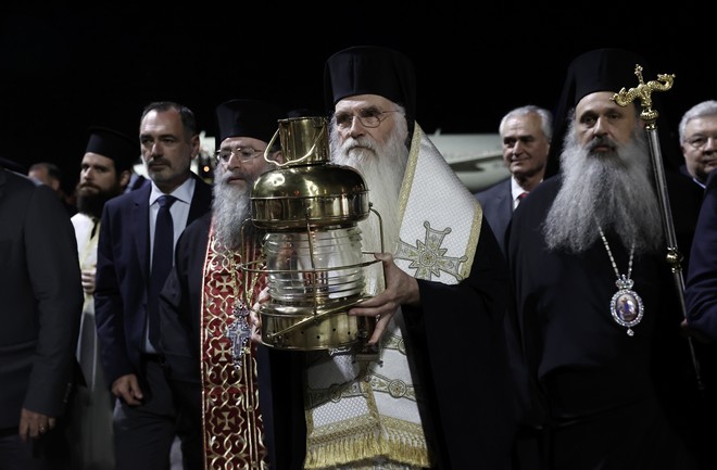 Άγιο Φως 2024: Με ειδική πτήση φέτος στην Ελλάδα – Πώς θα παραδοθεί στην επικράτεια