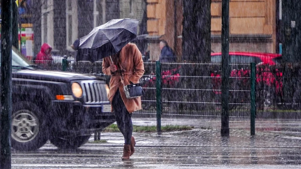 Καταιγίδες σε αρκετές περιοχές σήμερα- Ο καιρός στη Δυτική Ελλάδα.