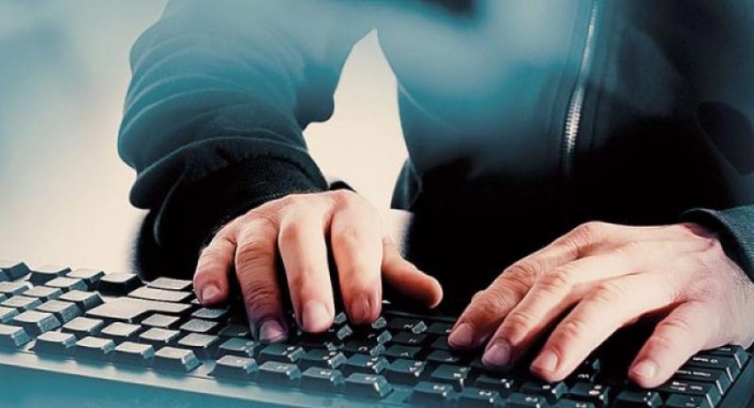 Στα ίχνη των απατεώνων που παρίσταναν, δηµοτικούς υπαλλήλους.