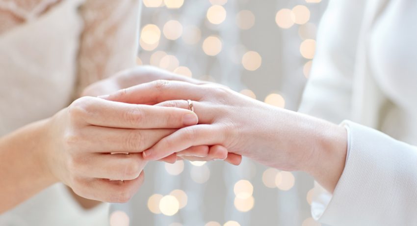 Πάτρα: Παντρεύεται σήμερα ζευγάρι γυναικών – Η μία θα φορέσει νυφικό