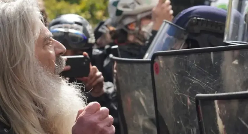 Η Γαλλία σε πολιτικό και οικονομικό αδιέξοδο – Στις 8 Σεπτεμβρίου η ψήφος εμπιστοσύνης