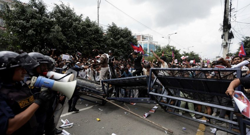 Νεπάλ: Δεκάδες νεκροί σε αντικυβερνητικές διαδηλώσεις – Παραίτηση υπουργού