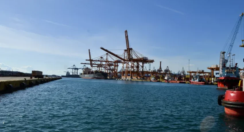 Ελλάδα: Τελωνειακός συνελήφθη με εκατομμύρια ευρώ μετρητά