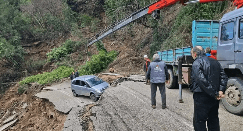 Τζουμέρκα: Καθίζηση 60 μέτρων σε επαρχιακό δρόμο