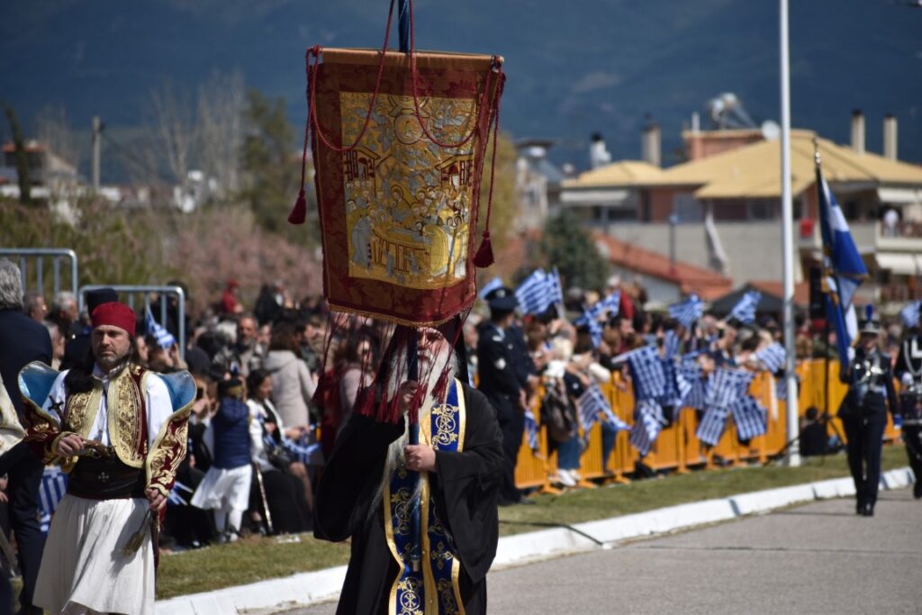 Μεγαλειώδης παρέλαση στο Μεσολόγγι για τα 200 χρόνια από την Έξοδο