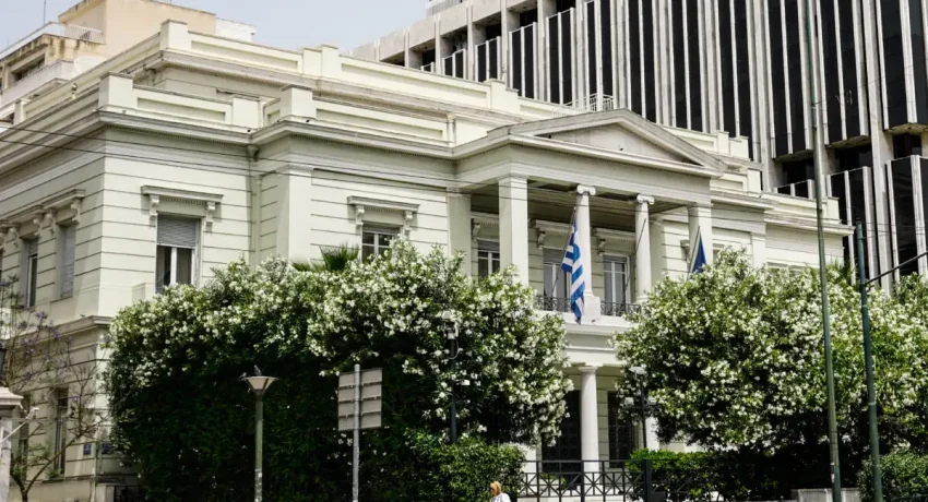 Το υπουργείο Εξωτερικών καταδικάζει την απαγόρευση εισόδου του Λατίνου Πατριάρχη στον Πανάγιο Τάφο