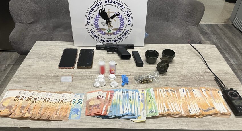 Συλλήψεις για διακίνηση και κατοχή ναρκωτικών – Βρέθηκε κοκαΐνη, πιστόλι και χειροβομβίδα