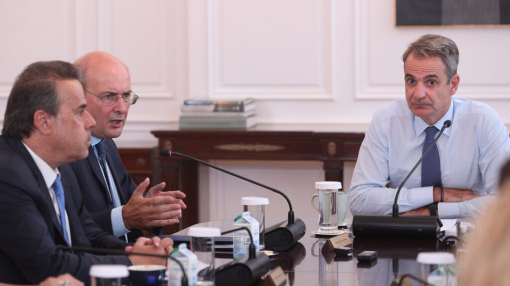 Ξεκίνησε η σύνταξη του προγράμματος της ΝΔ για το 2027 υπό τον Χατζηδάκη: Οι τέσσερις άξονες για το κοινωνικό κράτος