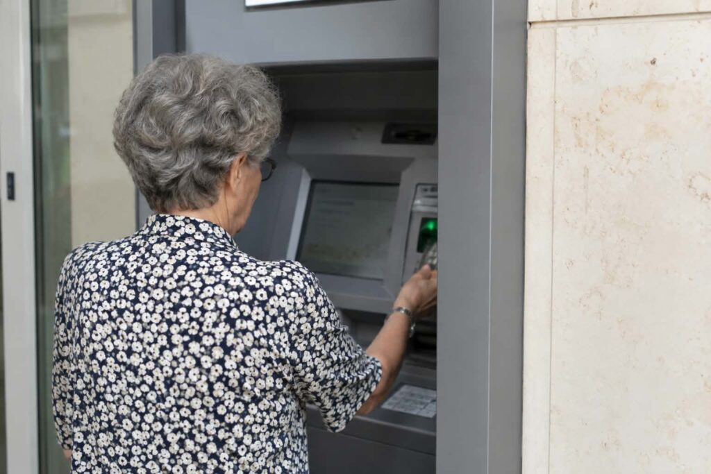 Συντάξεις χηρείας: Περίπου 8.500 θα δουν αυξήσεις 50% στο τέλος Αυγούστου