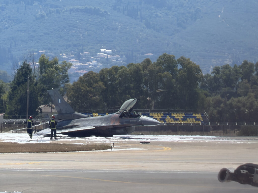 Ζάκυνθος: Επιχείρηση 4,5 ωρών για την απομάκρυνση του F-16 – Ξεκίνησαν ξανά οι πτήσεις