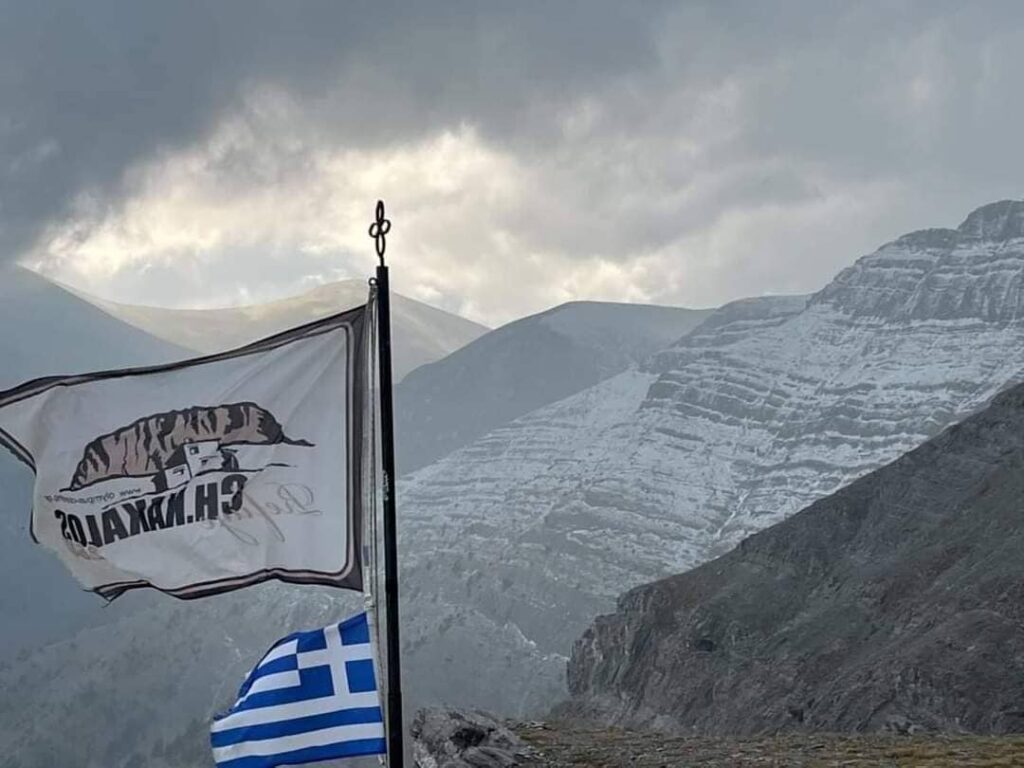 Απίστευτο σκηνικό στον Όλυμπο: Χιόνισε στην καρδιά του καλοκαιριού!