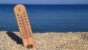 Κορυφώνεται ο καύσωνας – Υποχώρηση θερμοκρασιών από την Τρίτη