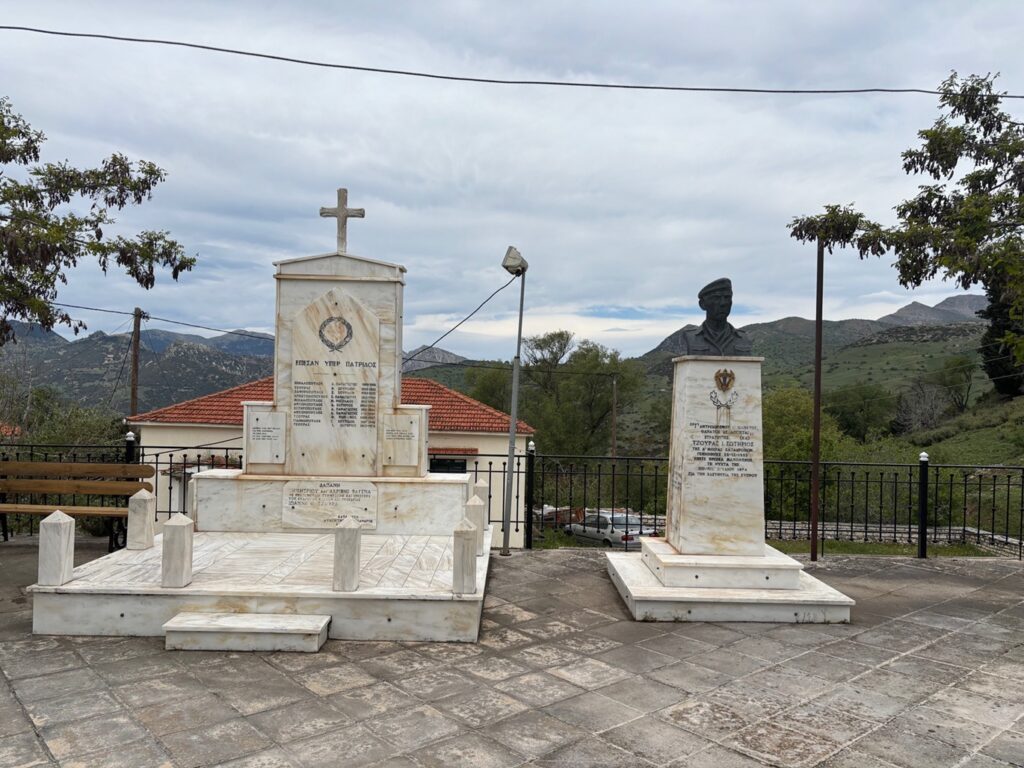 ΕΚΔΗΛΩΣΕΙΣ ΜΝΗΜΗΣ ΓΙΑ ΤΟΝ ΗΡΩΑ ΚΑΤΑΔΡΟΜΕΑ ΣΩΤΗΡΙΟ ΤΖΟΥΡΑ ΠΟΥ ΕΠΕΣΕ ΜΑΧΟΜΕΝΟΣ ΣΤΗΝ ΚΥΠΡΟ & ΤΟΥΣ ΠΕΣΟΝΤΕΣ ΑΠΟ ΤΙΣ ΚΟΡΦΕΣ ΚΑΛΑΒΡΥΤΩΝ