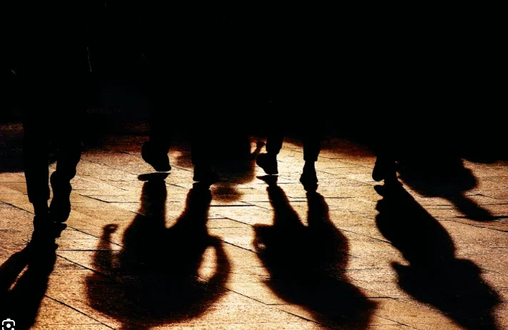 Βία ανηλίκων: Καμπανάκι στην Πάτρα και το Αίγιο – Στο μικροσκόπιο της Αστυνομίας οι πλατείες