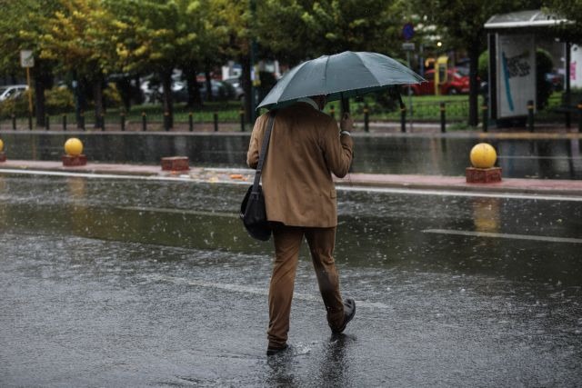 Καιρός: «Αγριεύει» από την Κυριακή – Μπόρες, καταιγίδες και δυνατοί άνεμοι