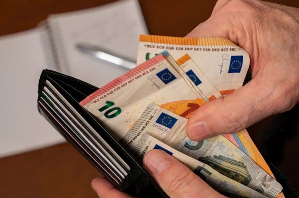 ΑΑΔΕ: Ειδοποιητήρια σε 55.000 συνταξιούχους για αδήλωτα αναδρομικά